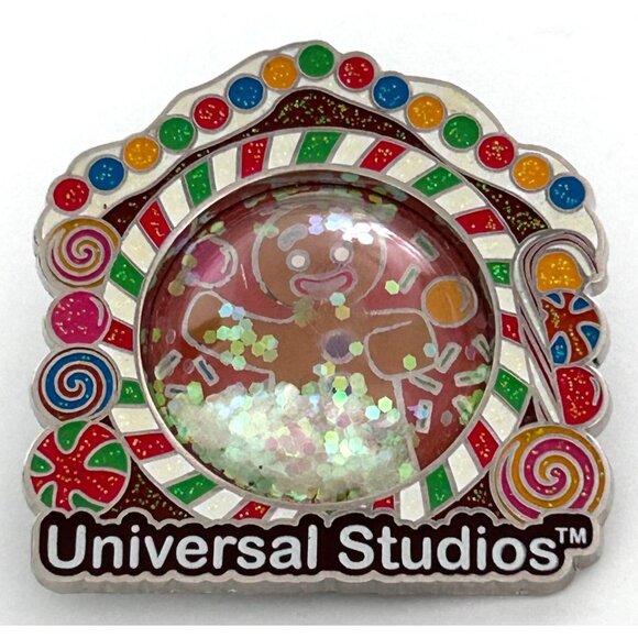 Universal Studios Shrek 4D 2012 Gingerbread Man Gingy Snoglobe Glitter Pin - Picture 1 of 4